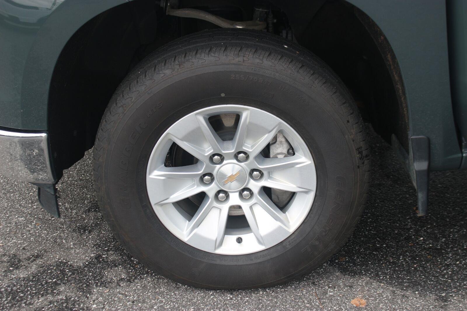 Used 2025 Cypress Gray Chevrolet LT image 40