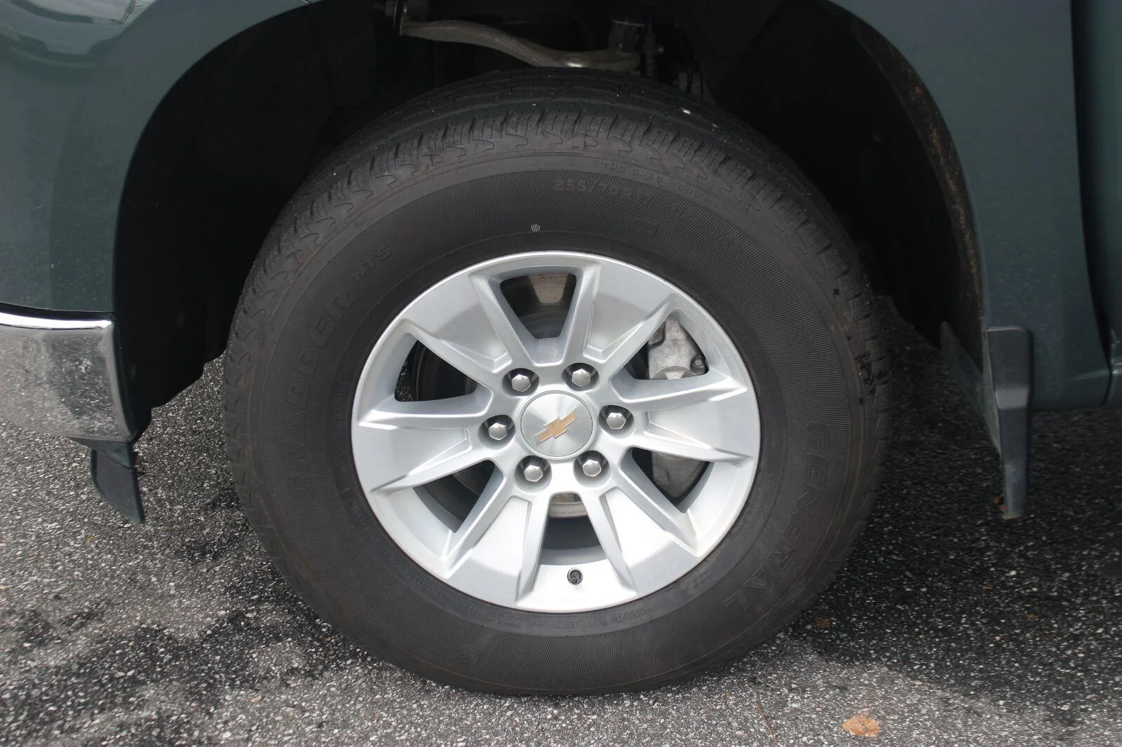 Used 2025 Cypress Gray Chevrolet LT image 40