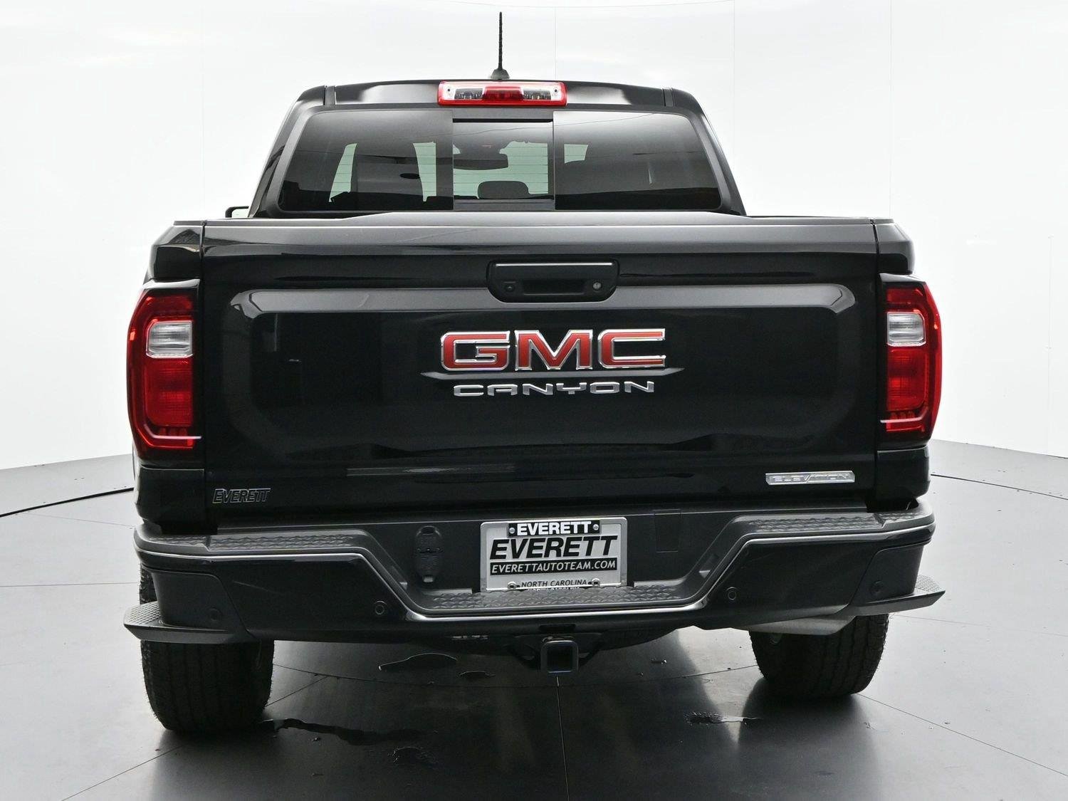 Used 2025 Onyx Black GMC Elevation image 6