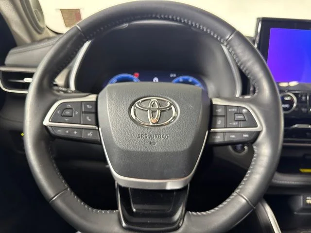Used 2023 Wind Chill Pearl Toyota Limited image 20