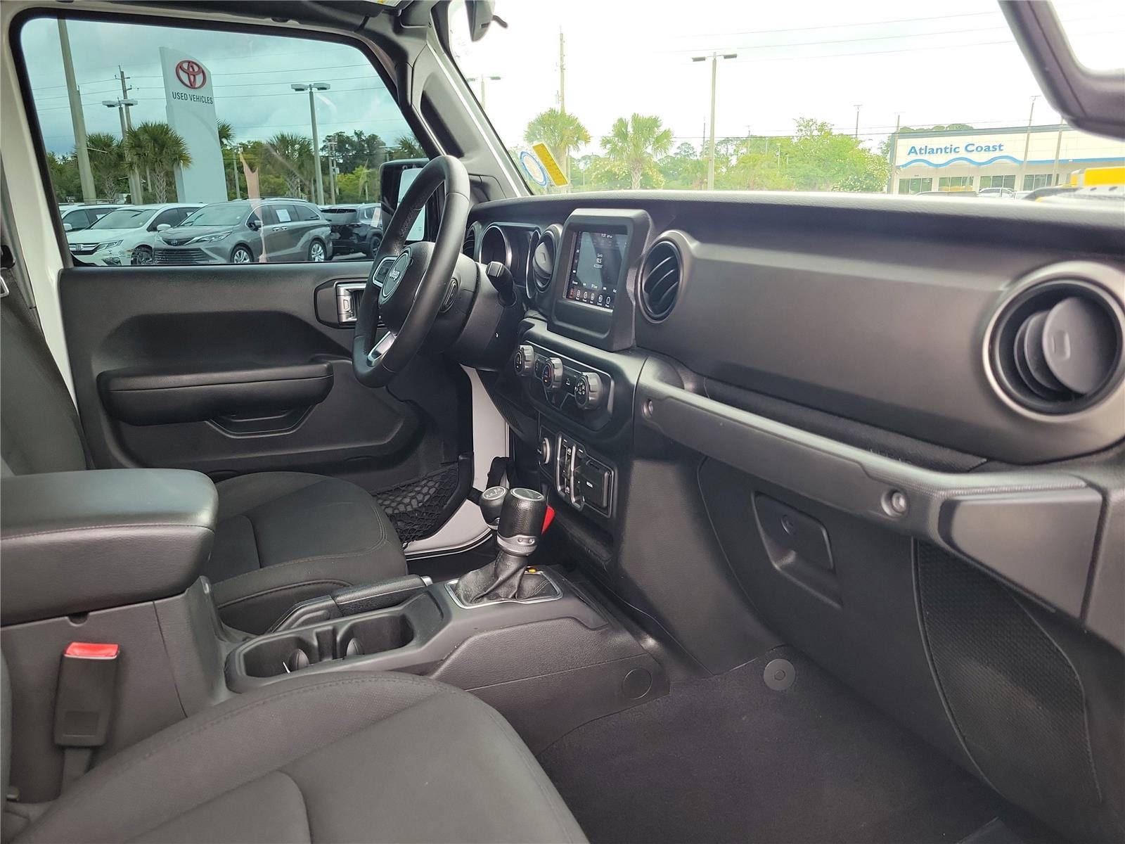 Used 2020 Bright White Clearcoat Jeep Sport S image 32