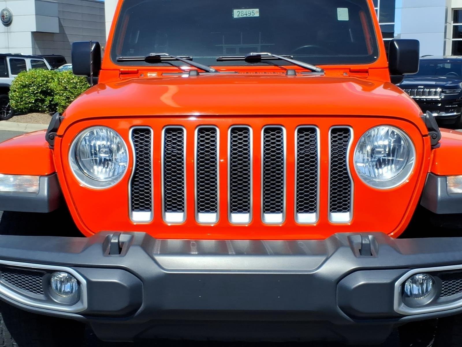Used 2018 Punkn Metallic Clearcoat Jeep Sahara image 14