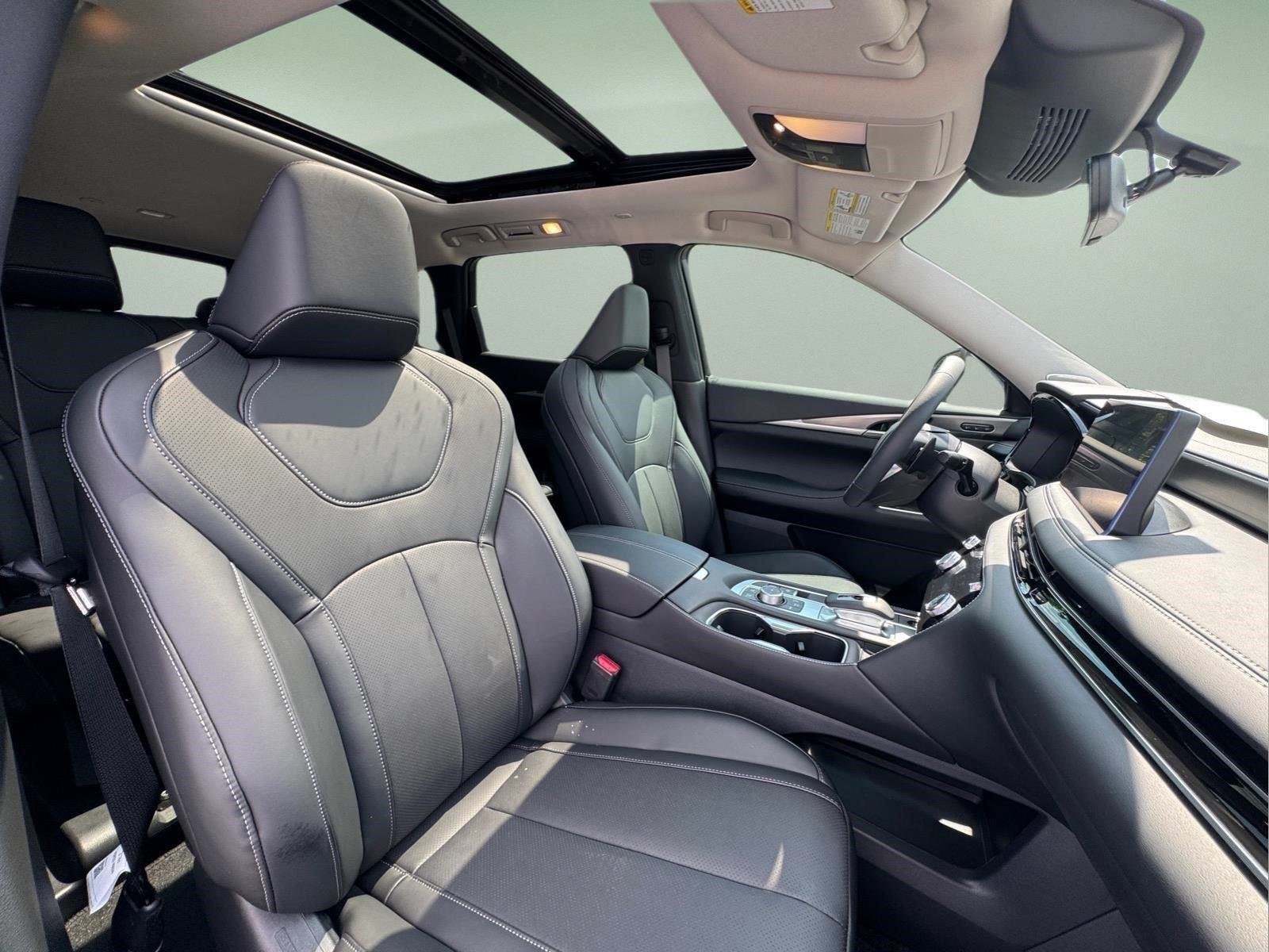 New 2027 Radiant White INFINITI Luxe AWD image 12