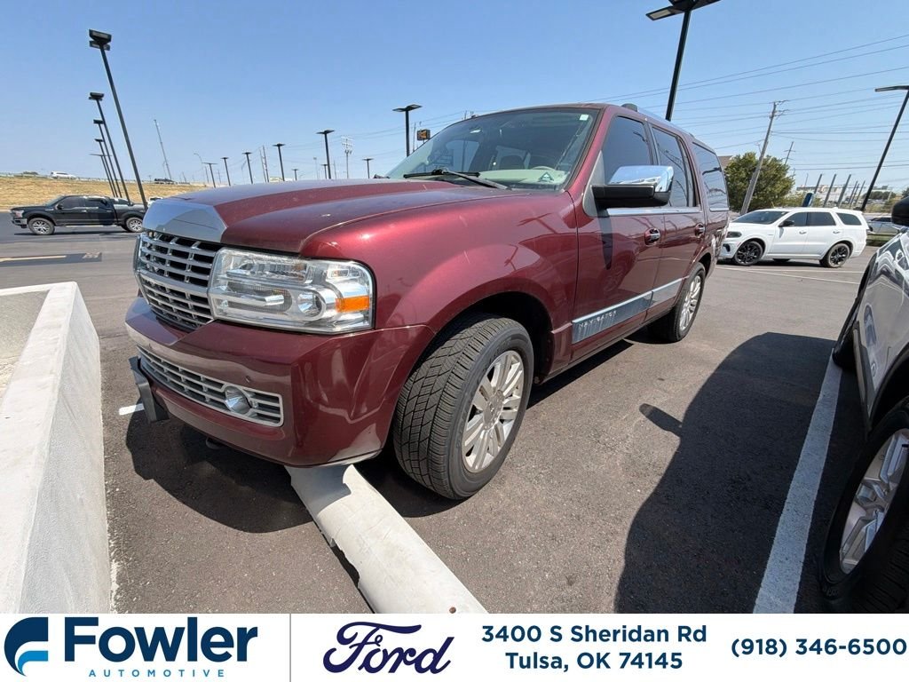 Used 2012 Red Lincoln Base image 1