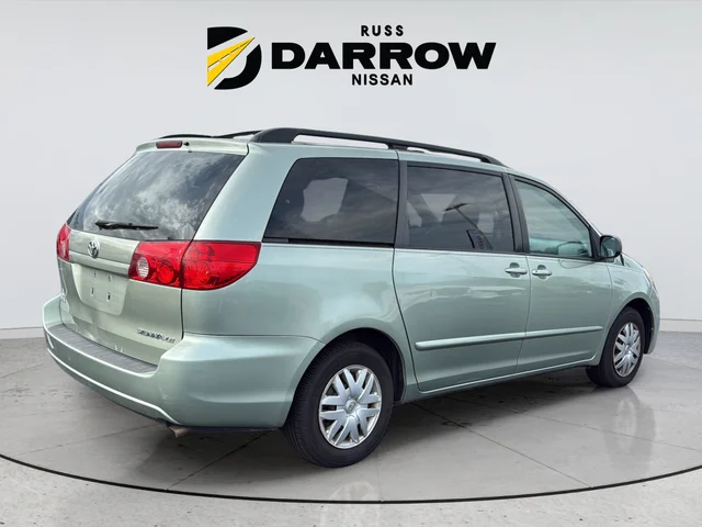 Used 2010 Silver Toyota LE image 5