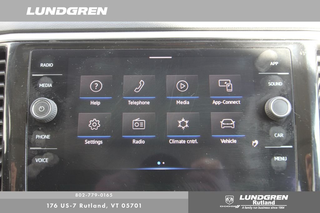 Used 2022 Black Volkswagen 3.6L V6 SE w/Technology image 41