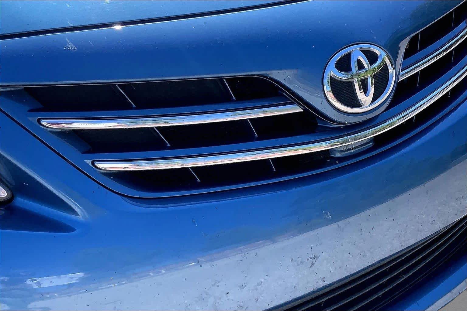 Used 2013 Tropical Sea Metallic Toyota LE image 29