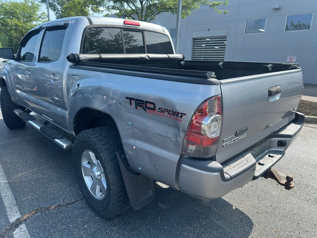 Used 2015 Silver Sky Metallic Toyota Base V6 (A5) image 3