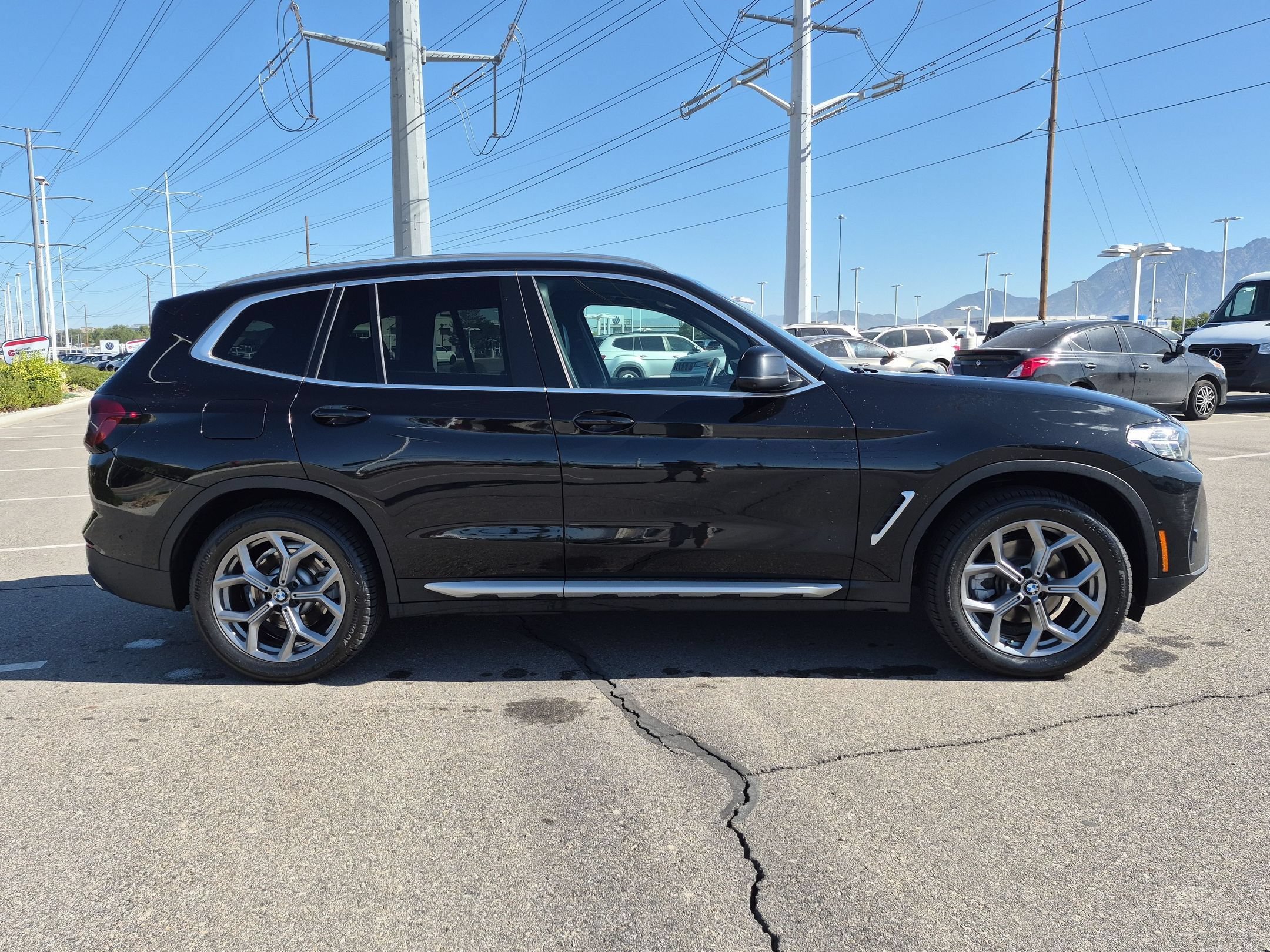 Used 2023 Black Sapphire Metallic BMW xDrive30i image 2
