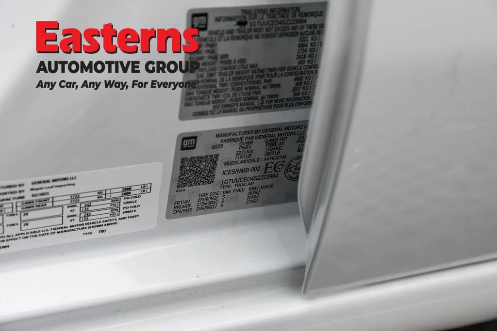 Used 2025 White GMC Elevation image 33