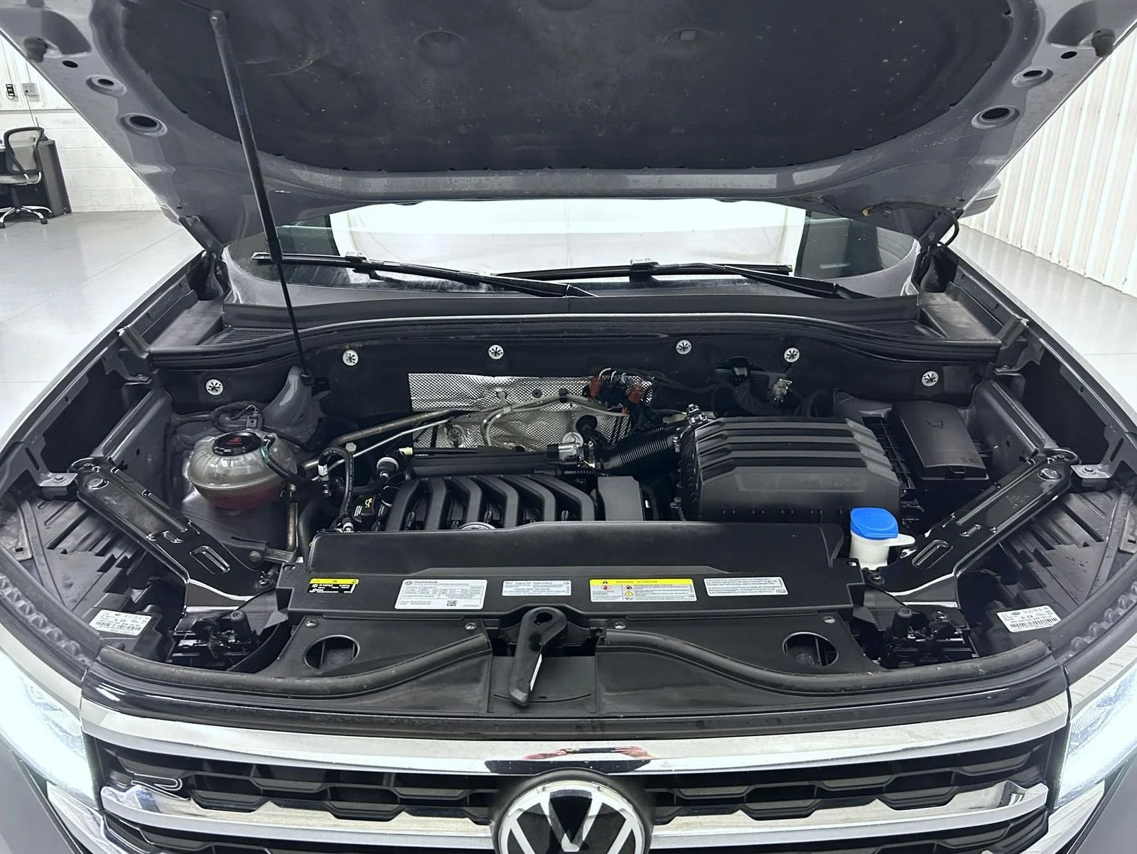 Used 2022 Gray Volkswagen 3.6L V6 SEL R-Line image 24