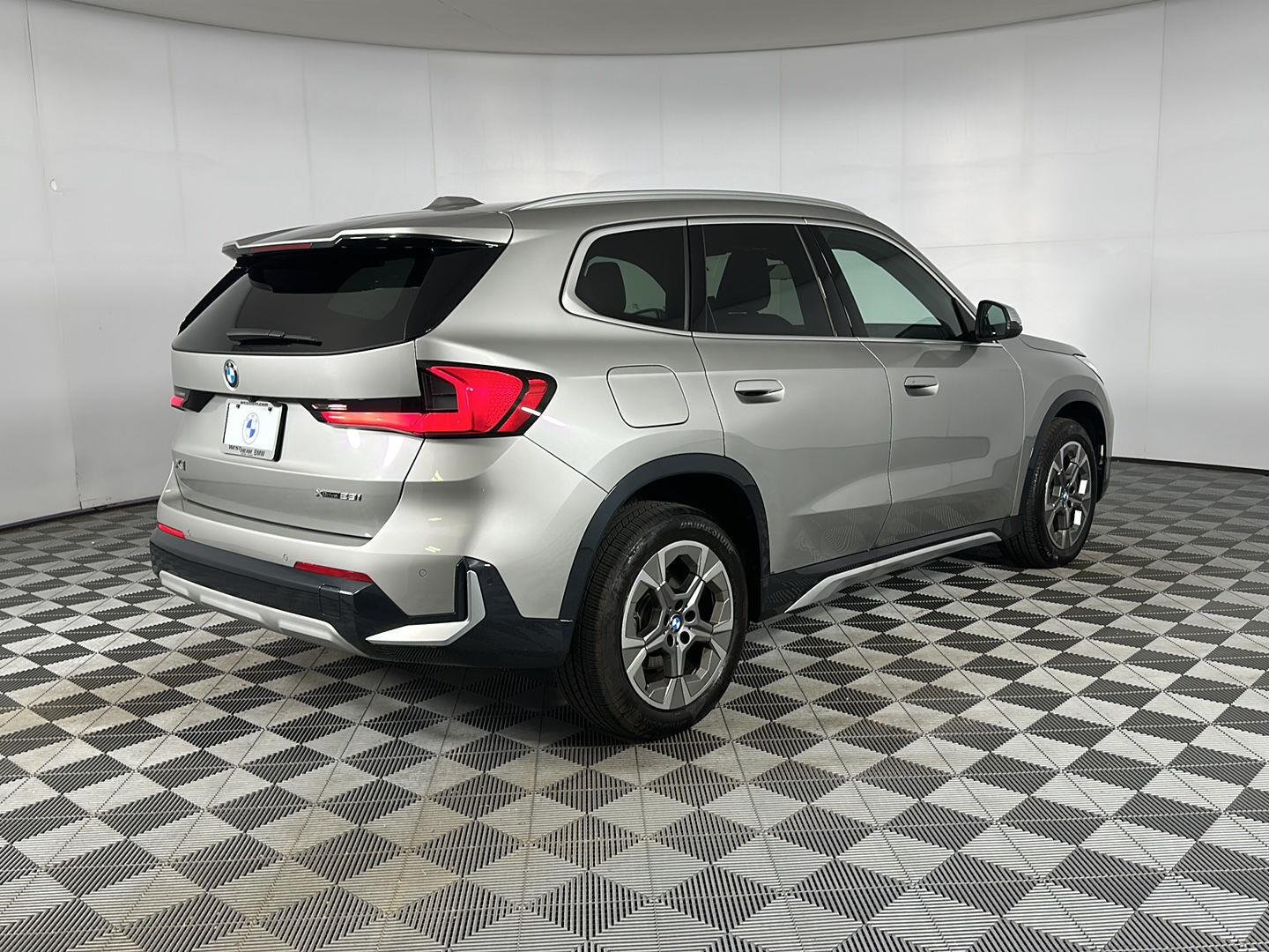 Used 2023 Space Silver Metallic BMW xDrive28i image 25