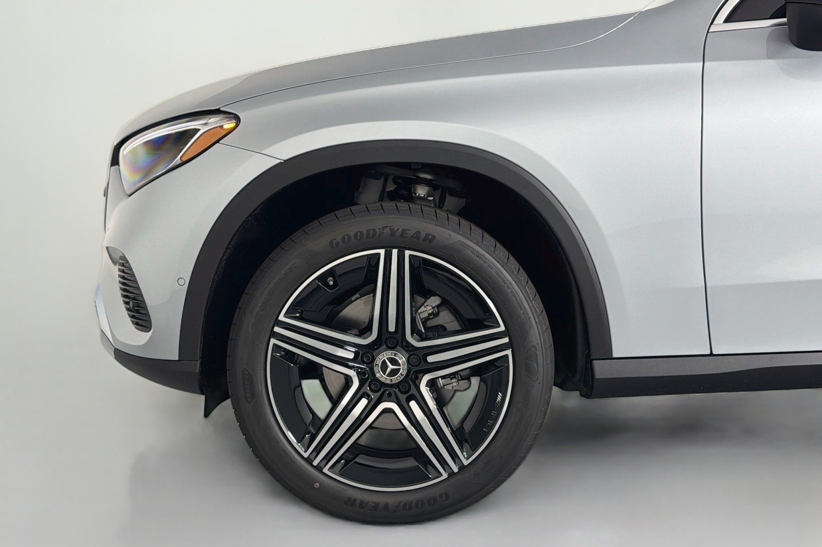 New 2026 Cirrus Silver Metallic Mercedes-Benz GLC 300 SUV image 5