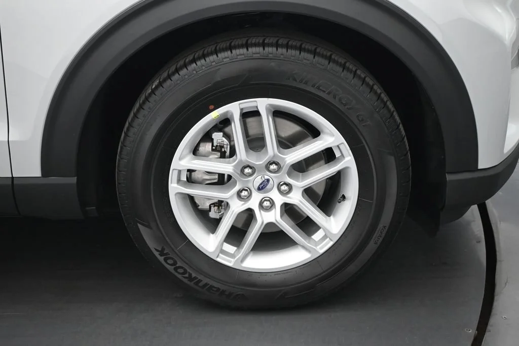 New 2027 Avalanche Gray Ford Active image 24