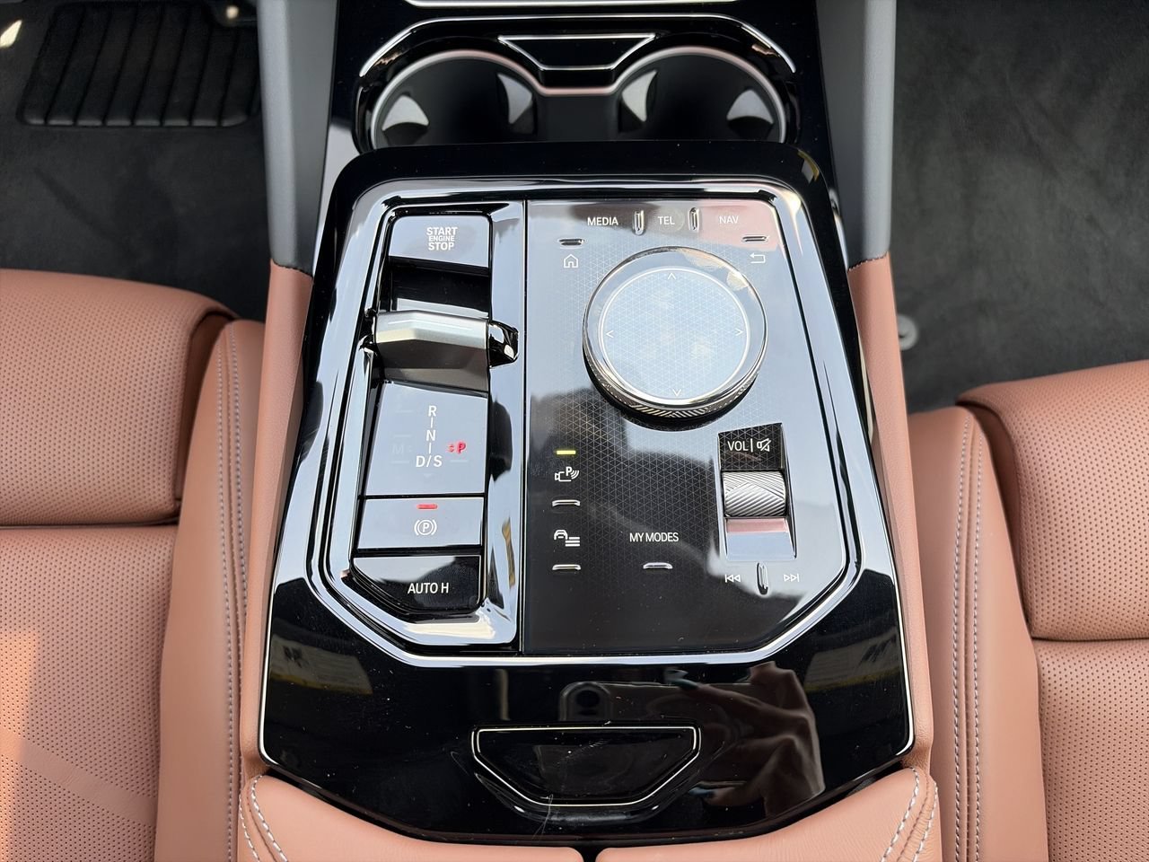 New 2027 Black Sapphire Metallic BMW 530i image 28