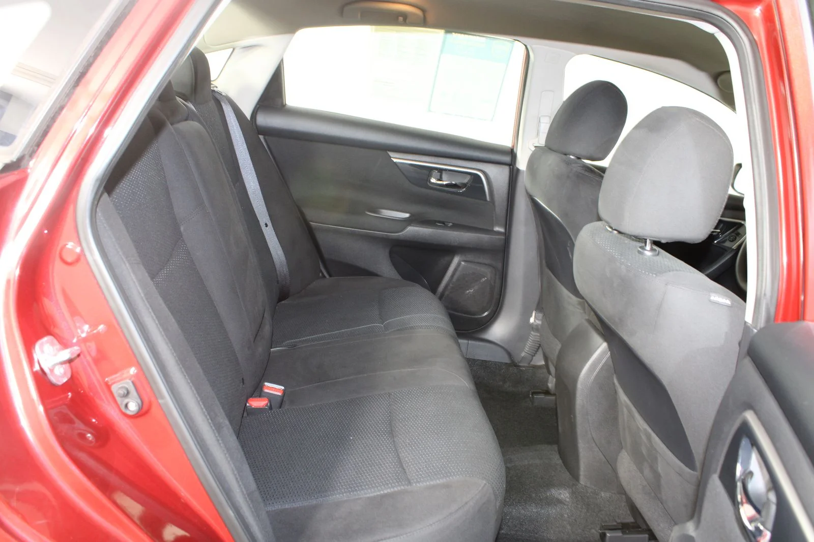 Used 2014 Red Nissan 2.5 S image 24