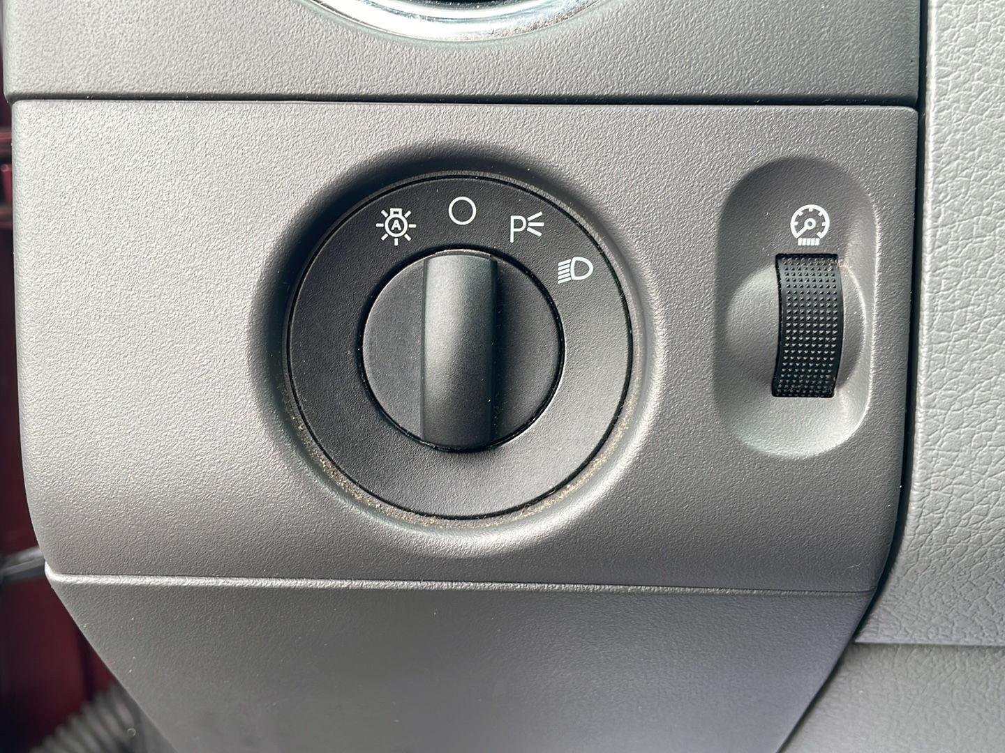 Used 2006  Ford  image 12