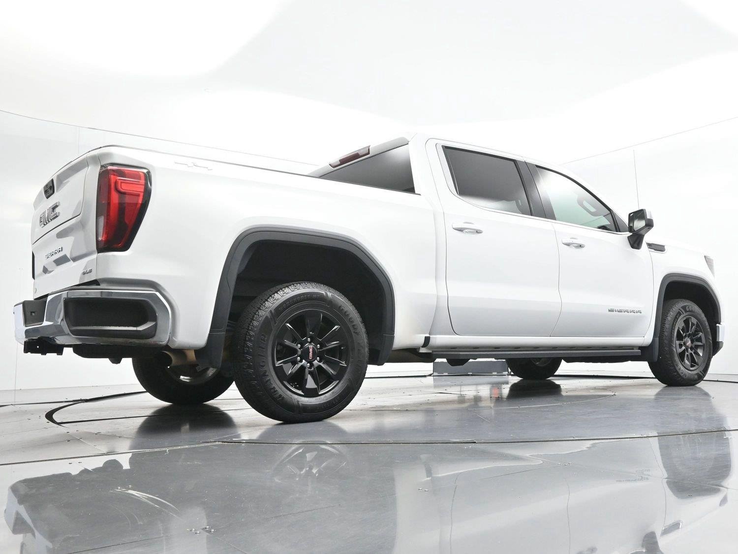 Used 2024 Summit White GMC SLE image 47
