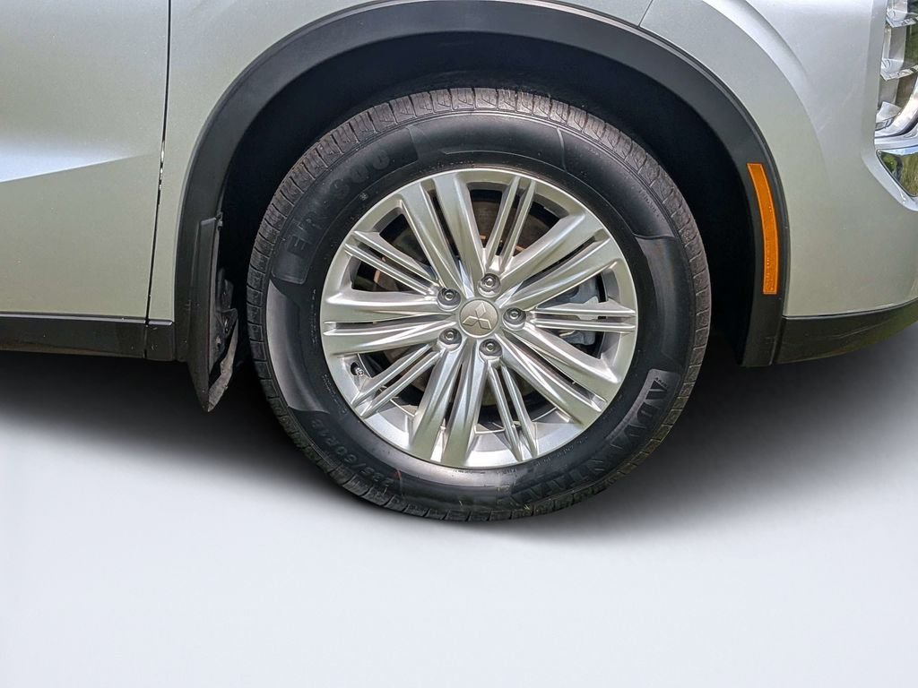 Used 2024  Mitsubishi ES image 11