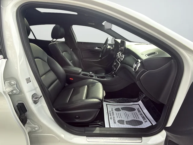 Used 2019 White Mercedes-Benz GLA 250 image 12
