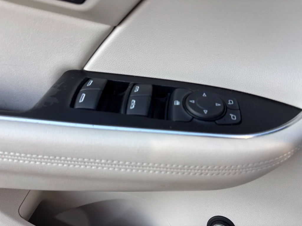 Used 2023 Red Buick Avenir image 16
