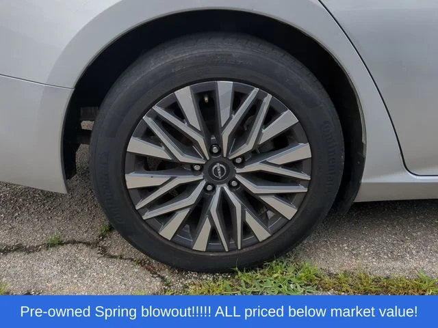Used 2024 Silver Nissan 2.5 SV image 14