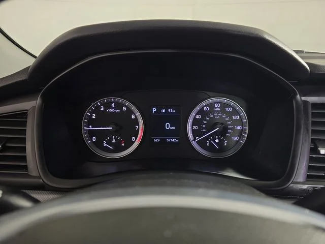 Used 2019 Silver Hyundai SE image 14