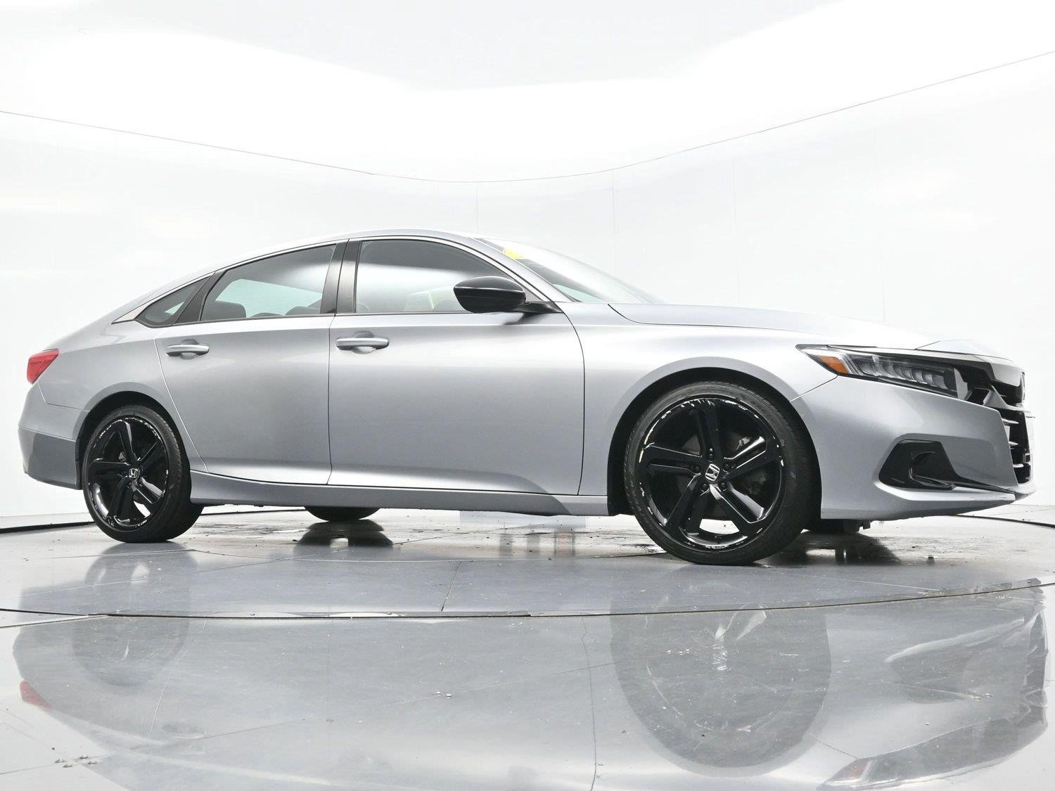 Used 2022 Lunar Silver Metallic Honda Sport image 41