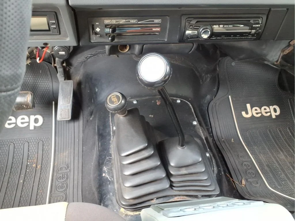 Used 1990 Black Jeep Base image 18