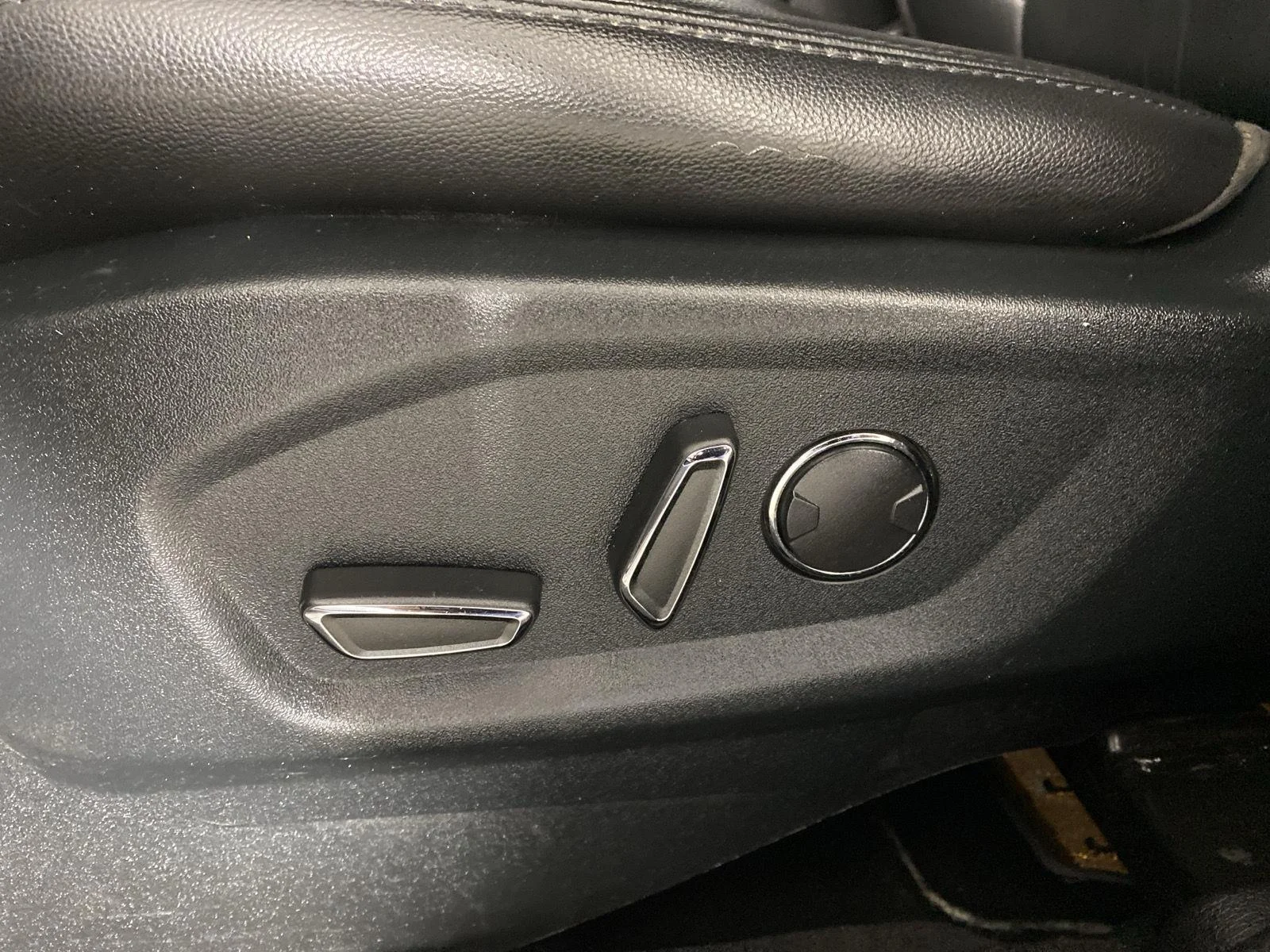 Used 2018 Ingot Silver Ford XLT image 11
