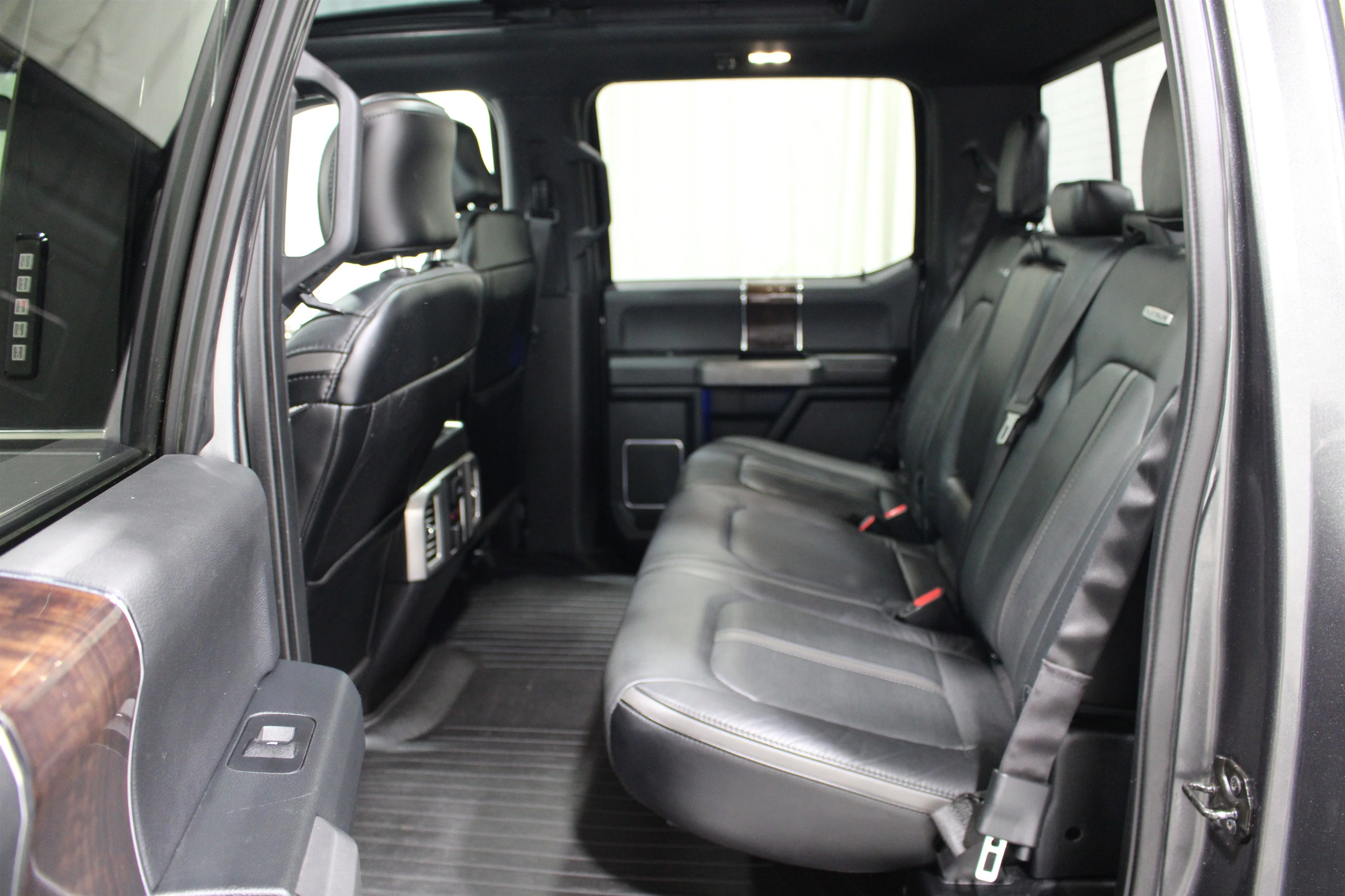 2016 Ford F-150 Platinum - Photo 21