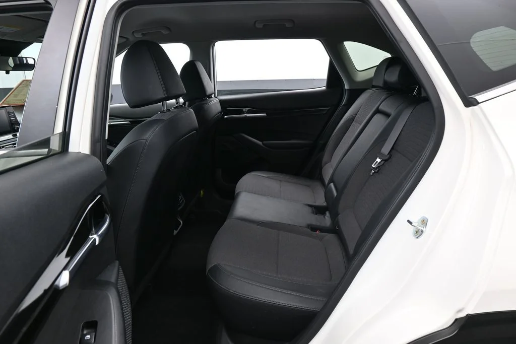Used 2023 Clear White/Black Roof Kia S image 27