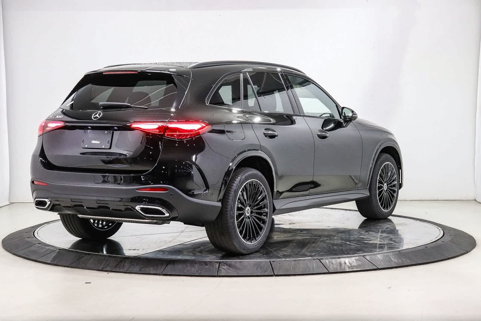 New 2027 Black Mercedes-Benz GLC 300 image 4