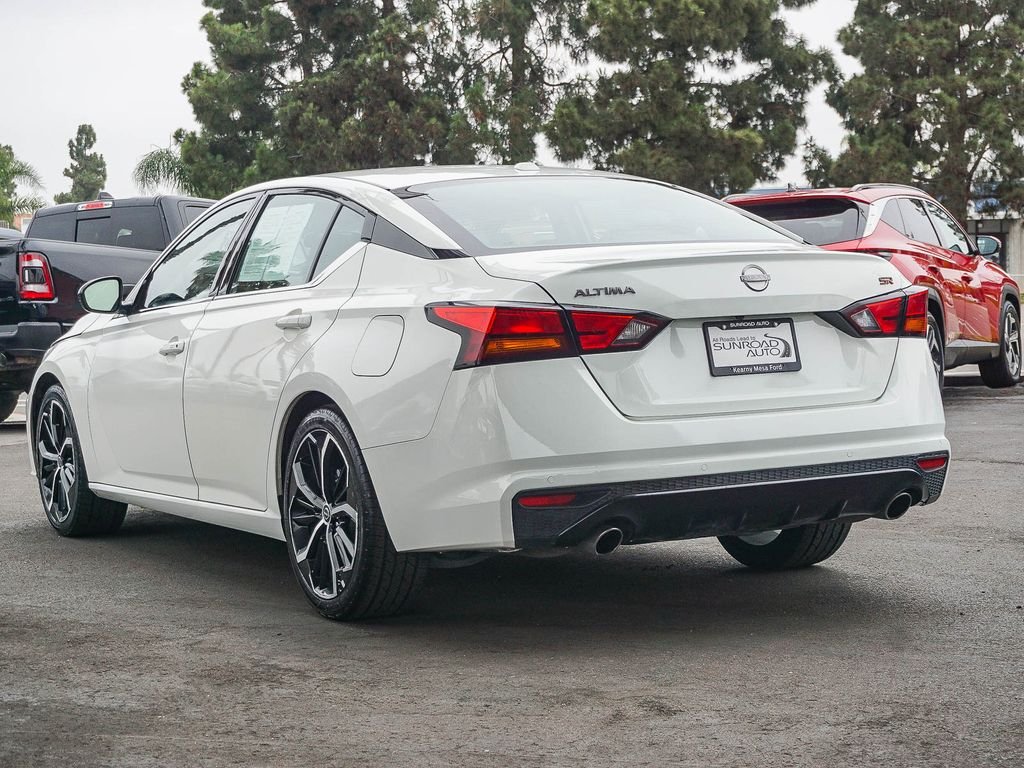 Used 2024 Glacier White Nissan 2.5 SR image 5