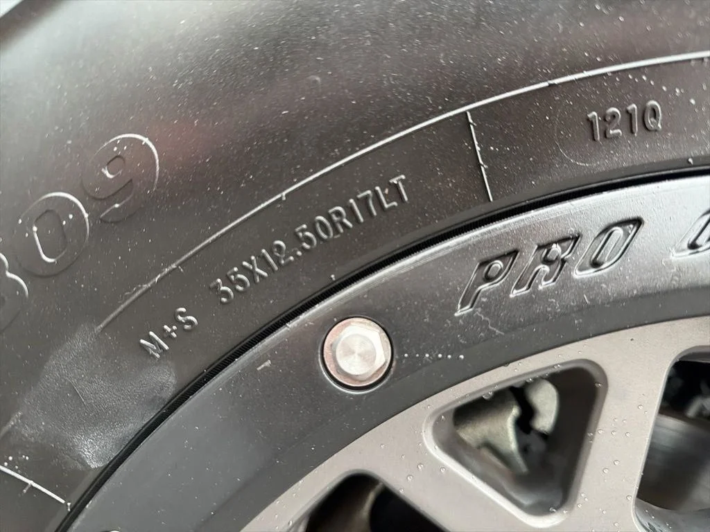 Used 2015 Silver Jeep Unlimited Sport image 17
