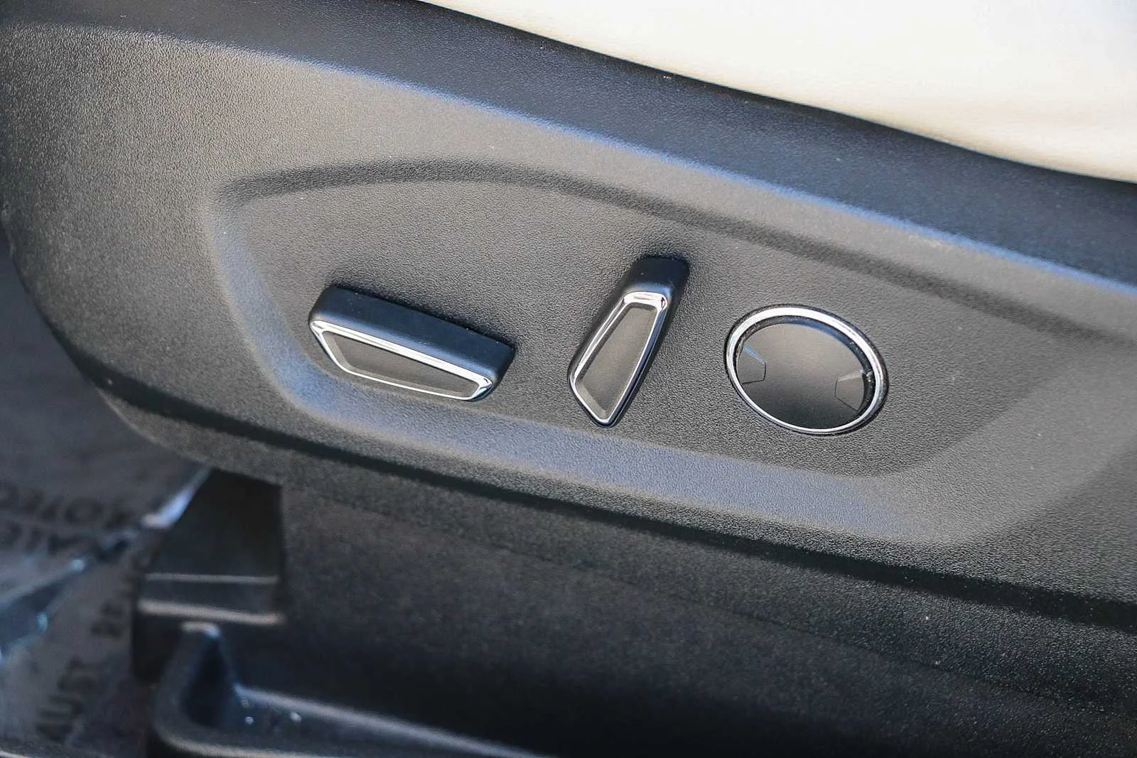 Used 2016 Magnetic Metallic Ford Titanium image 19