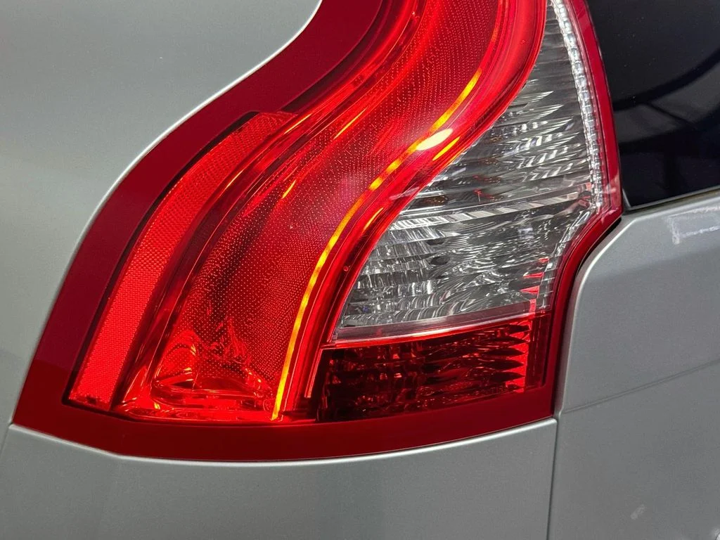 Used 2014 Silver Volvo  image 33