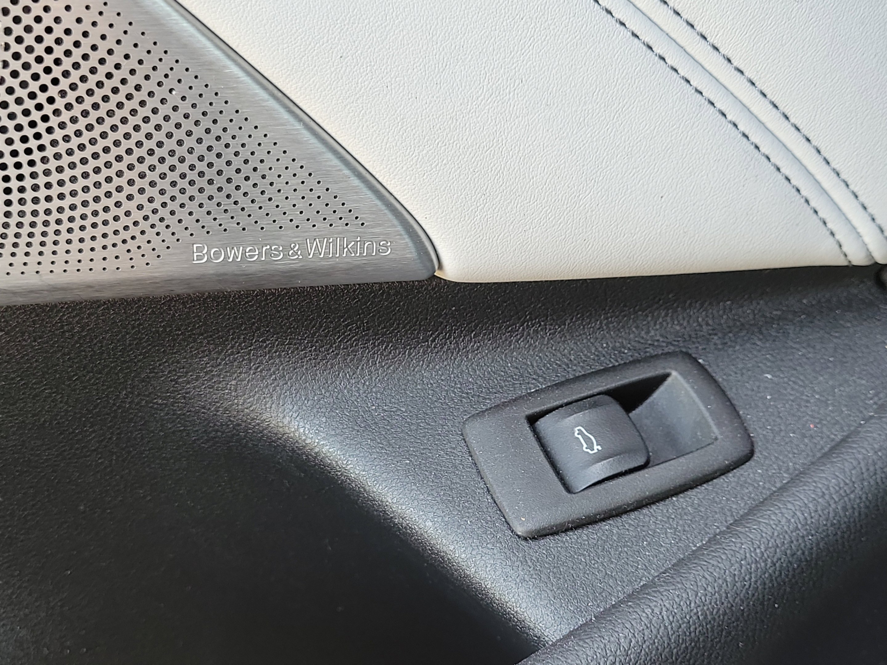 Used 2018 Blue Metallic BMW Base image 31