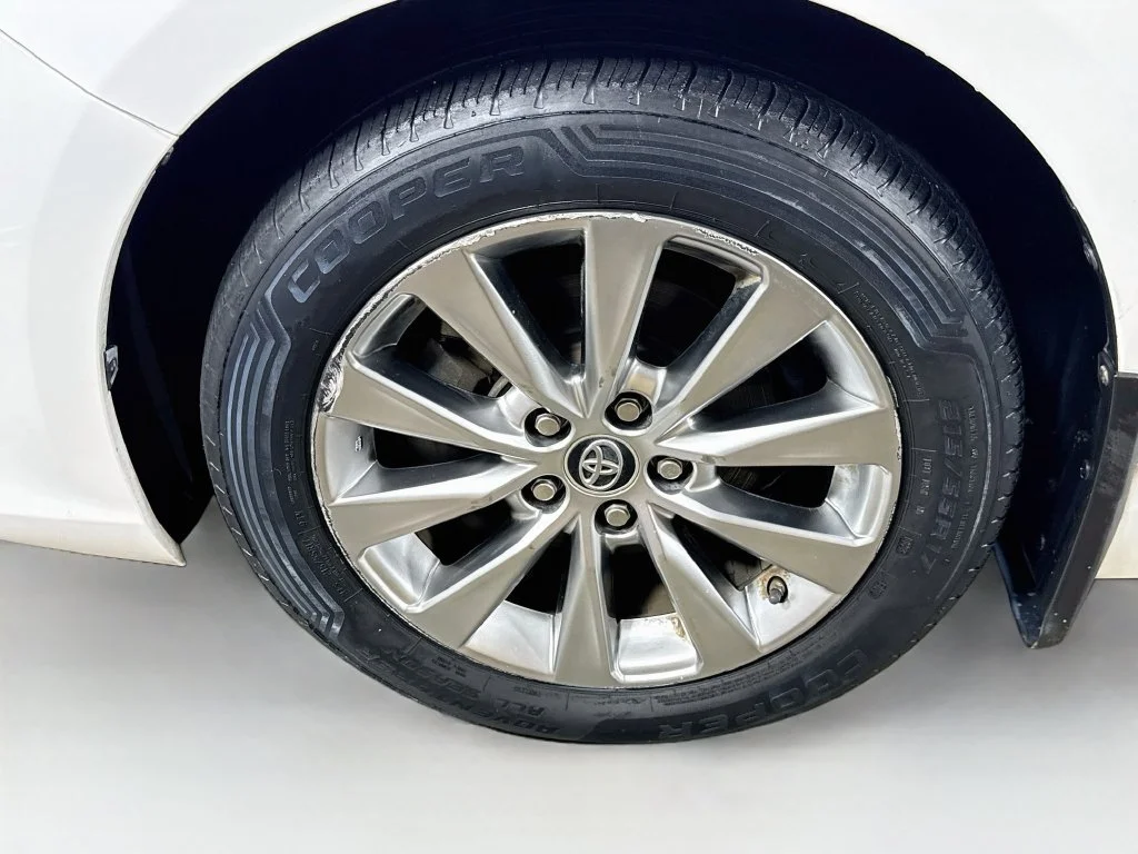 Used 2015 White Toyota XLE image 38