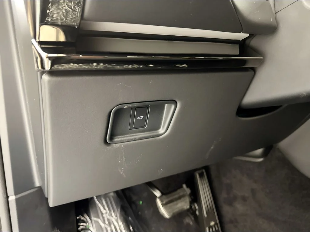 New 2026 Sunset Gold Land Rover Autobiography image 10