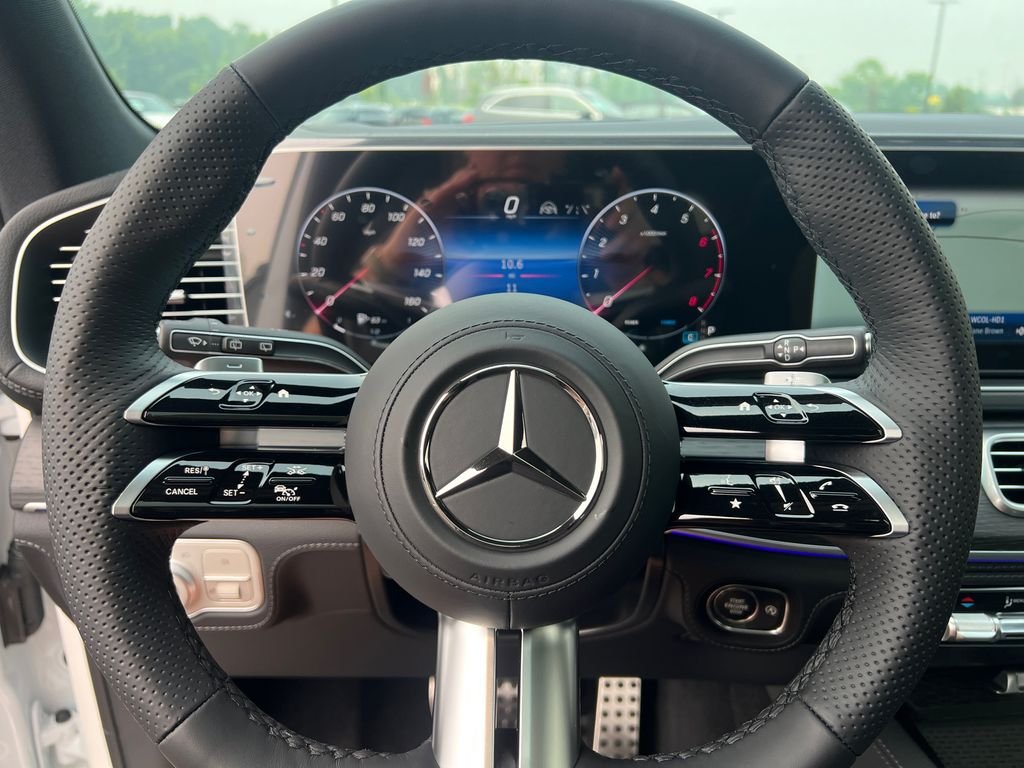 New 2026 MANUFAKTUR Moonlight White Metallic Mercedes-Benz GLS 450 image 18