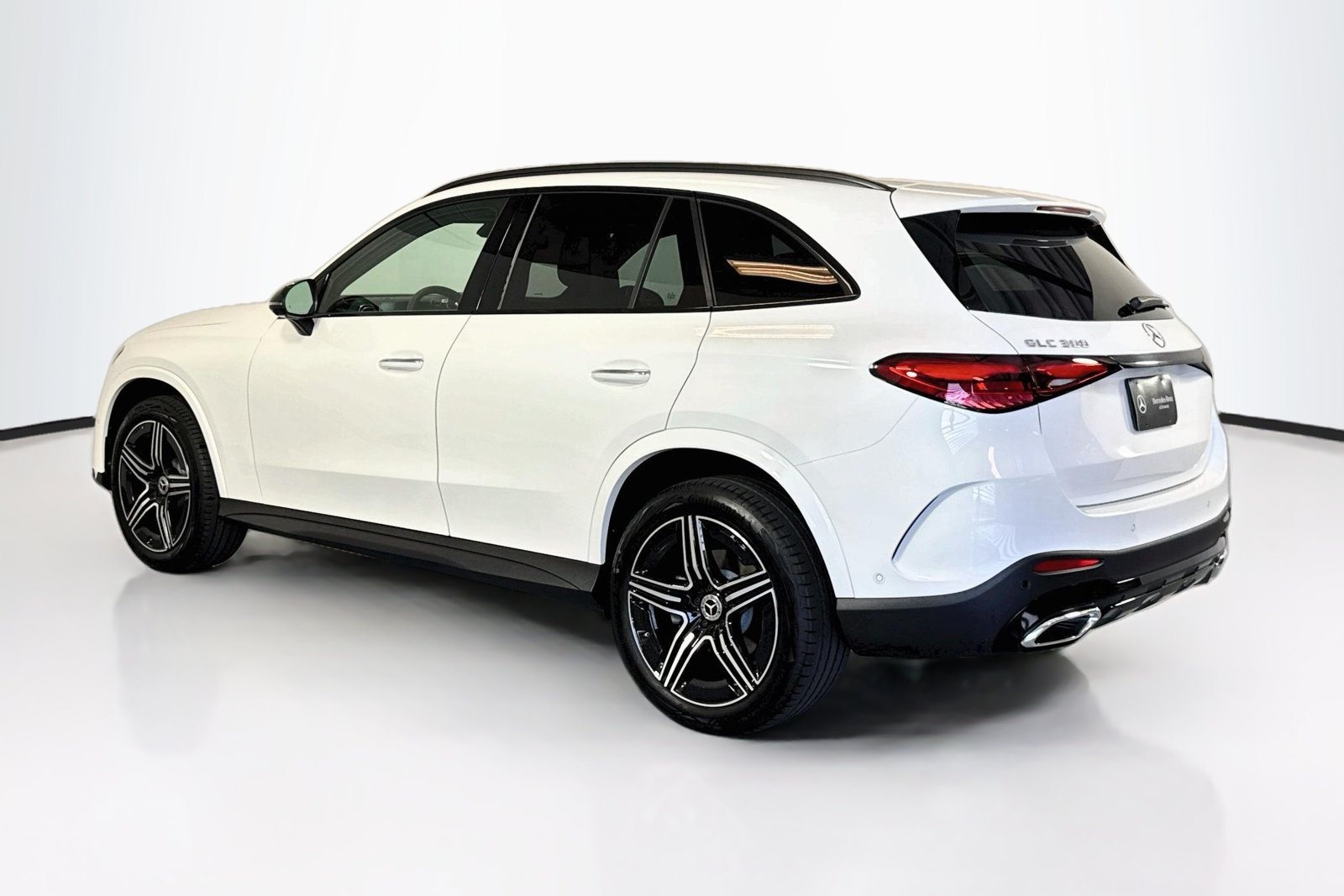 New 2026 Polar White Mercedes-Benz GLC 300 image 7