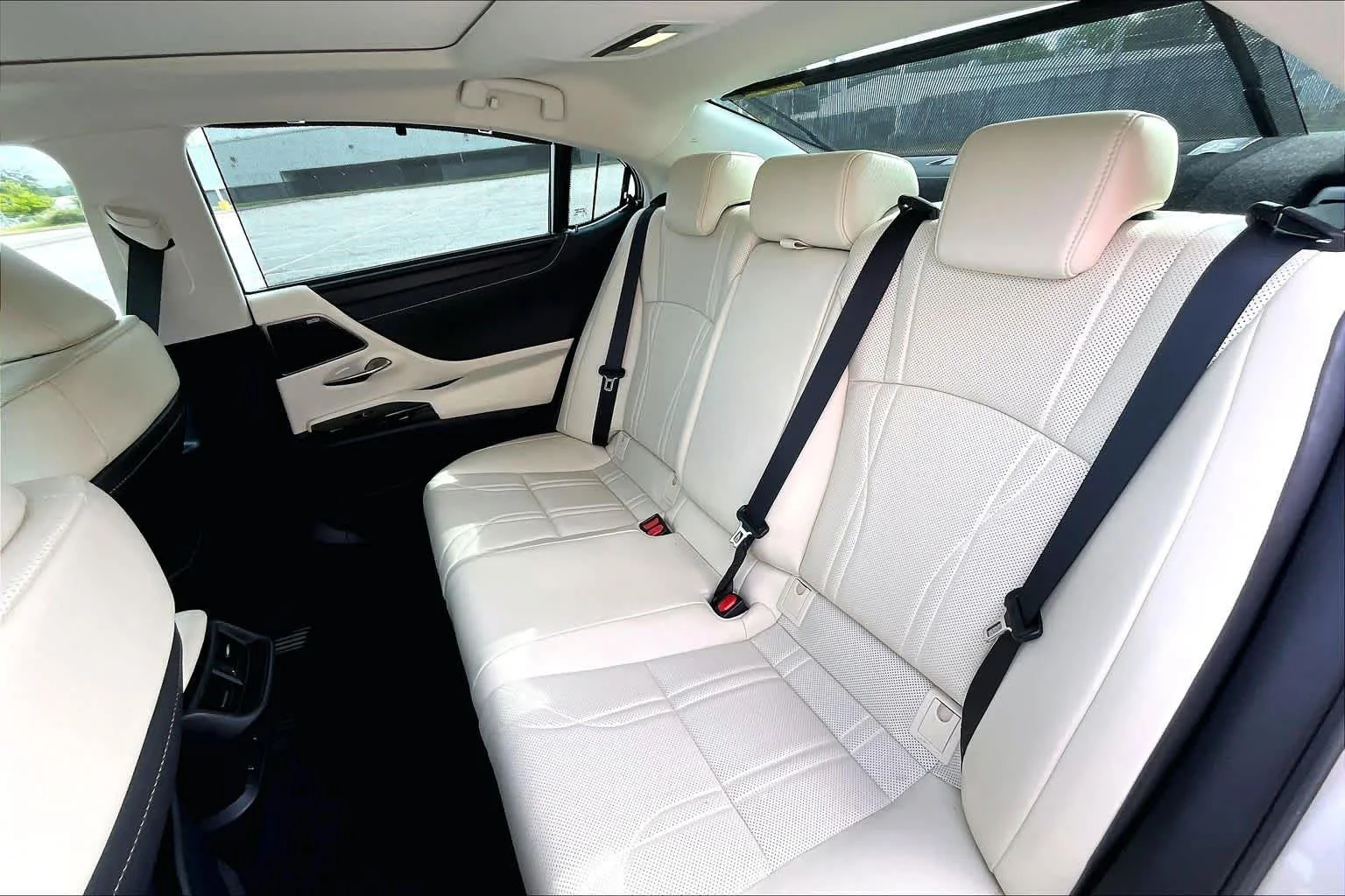 Used 2022 Moonbeam Beige Metallic Lexus Ultra Luxury image 21