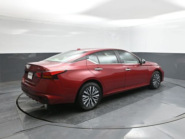 Used 2025 Red Nissan 2.5 SV image 8