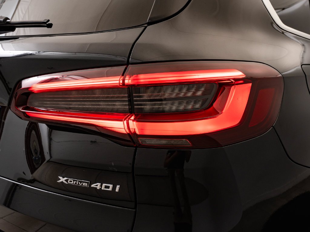 Used 2023 Black Sapphire Metallic BMW xDrive40i image 9