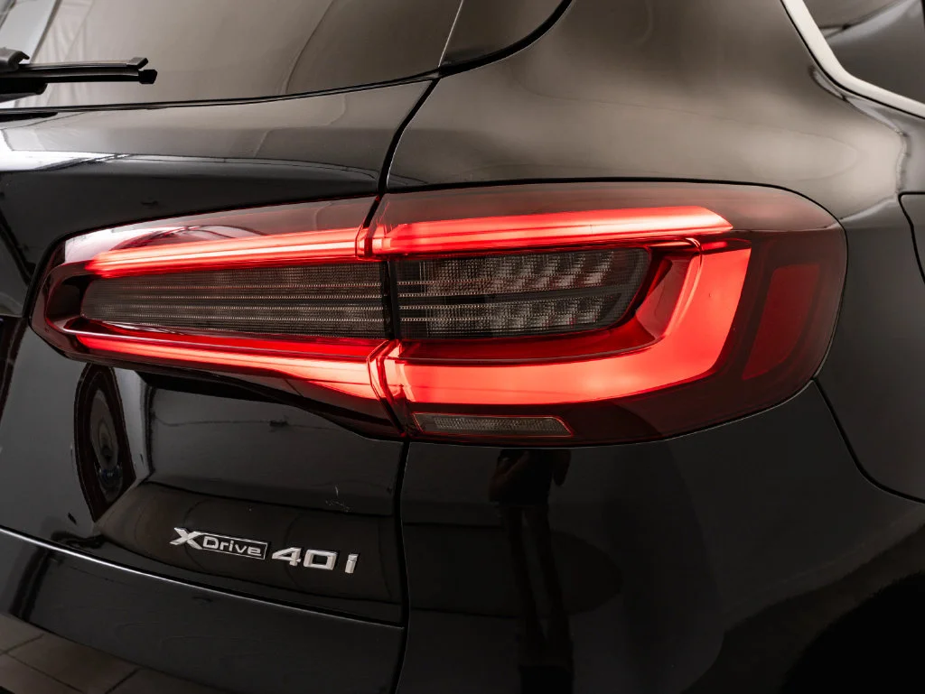 Used 2023 Black Sapphire Metallic BMW xDrive40i image 9