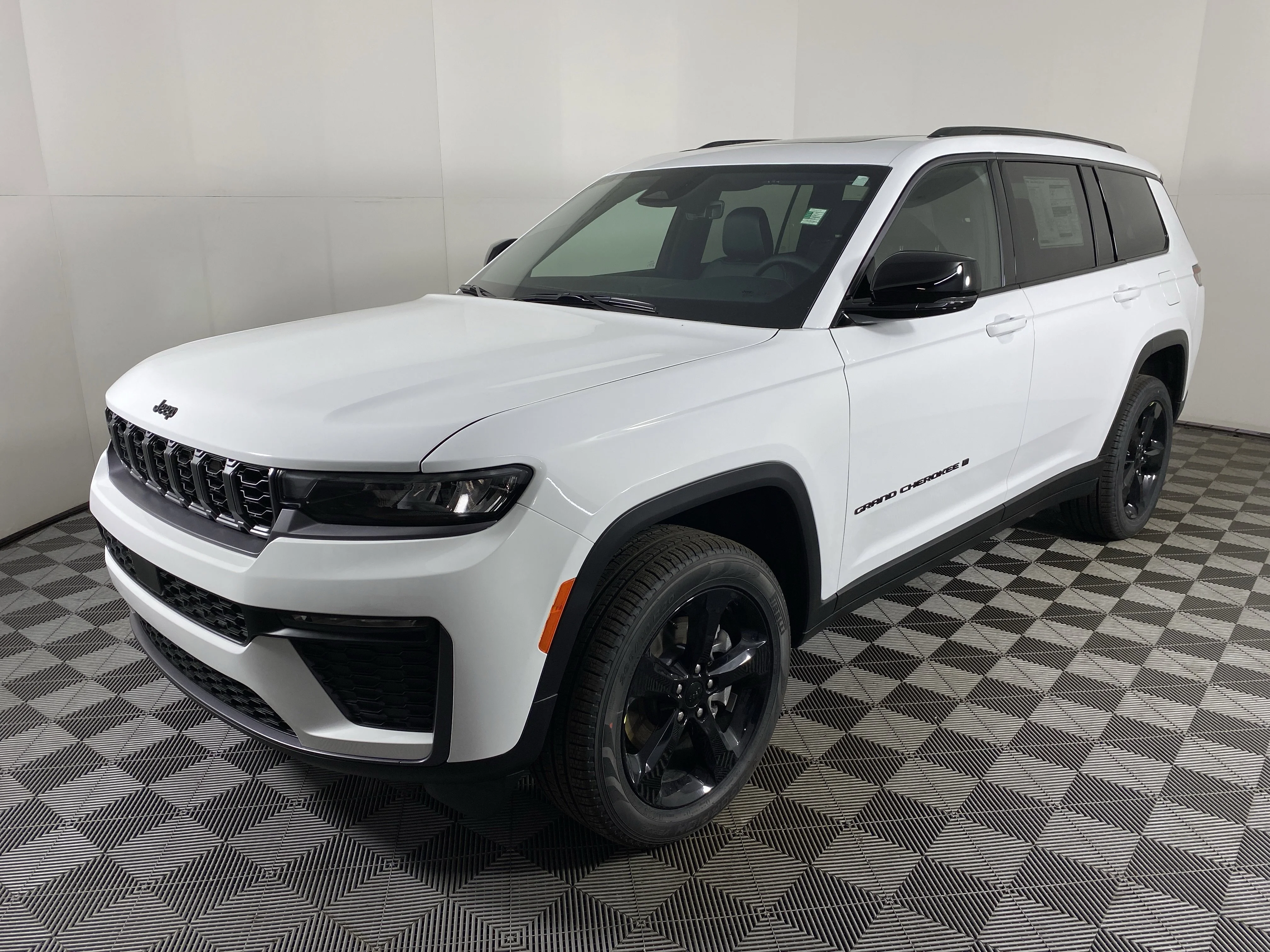 New 2026 Bright White Clear-Coat Exterior Paint Jeep Limited image 12