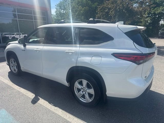 Used 2021 White Toyota LE image 6