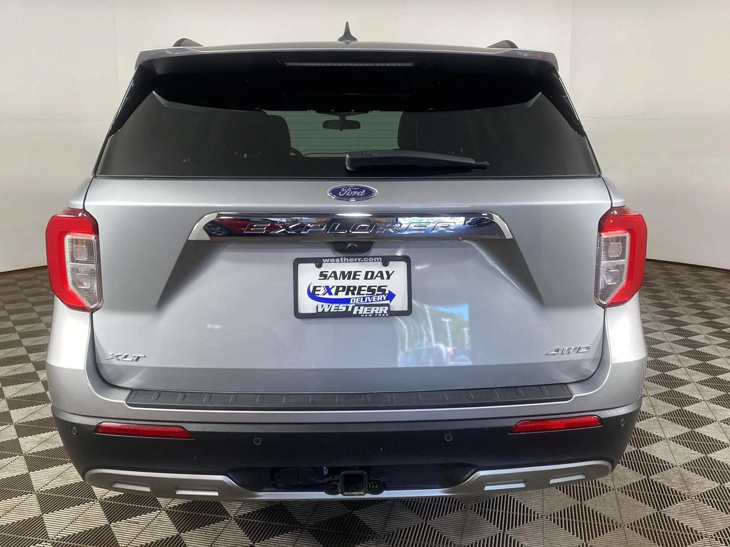 Used 2023 Iconic Silver Ford XLT image 6