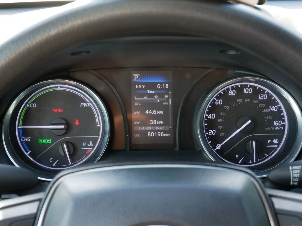 Used 2020 Silver Toyota LE image 21